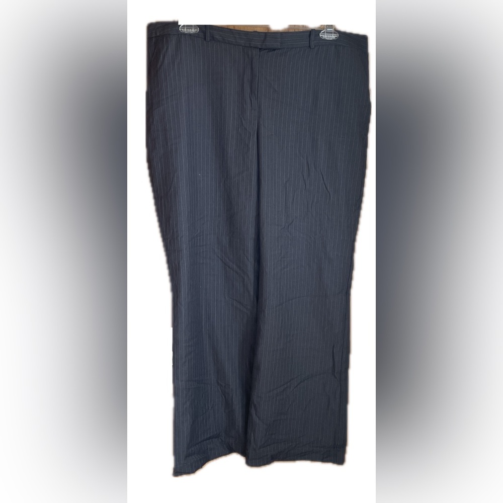 Old Navy classic-rise straight gray pinstripe dress pants, size 18
